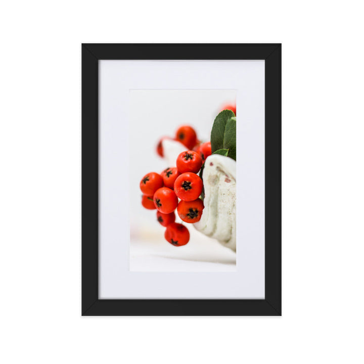 Poster mit Passepartout - Red Berries Schwarz / 21×30 cm artlia