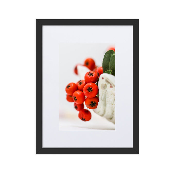 Poster mit Passepartout - Red Berries Schwarz / 30×40 cm artlia