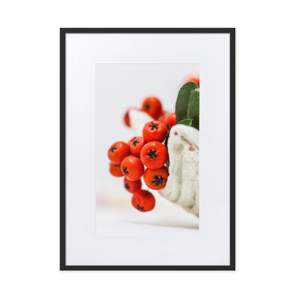 Poster mit Passepartout - Red Berries Schwarz / 50×70 cm artlia