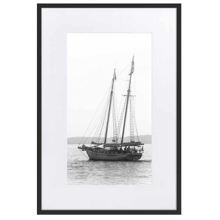 ein Segelboot - Poster im Rahmen mit Passepartout artlia