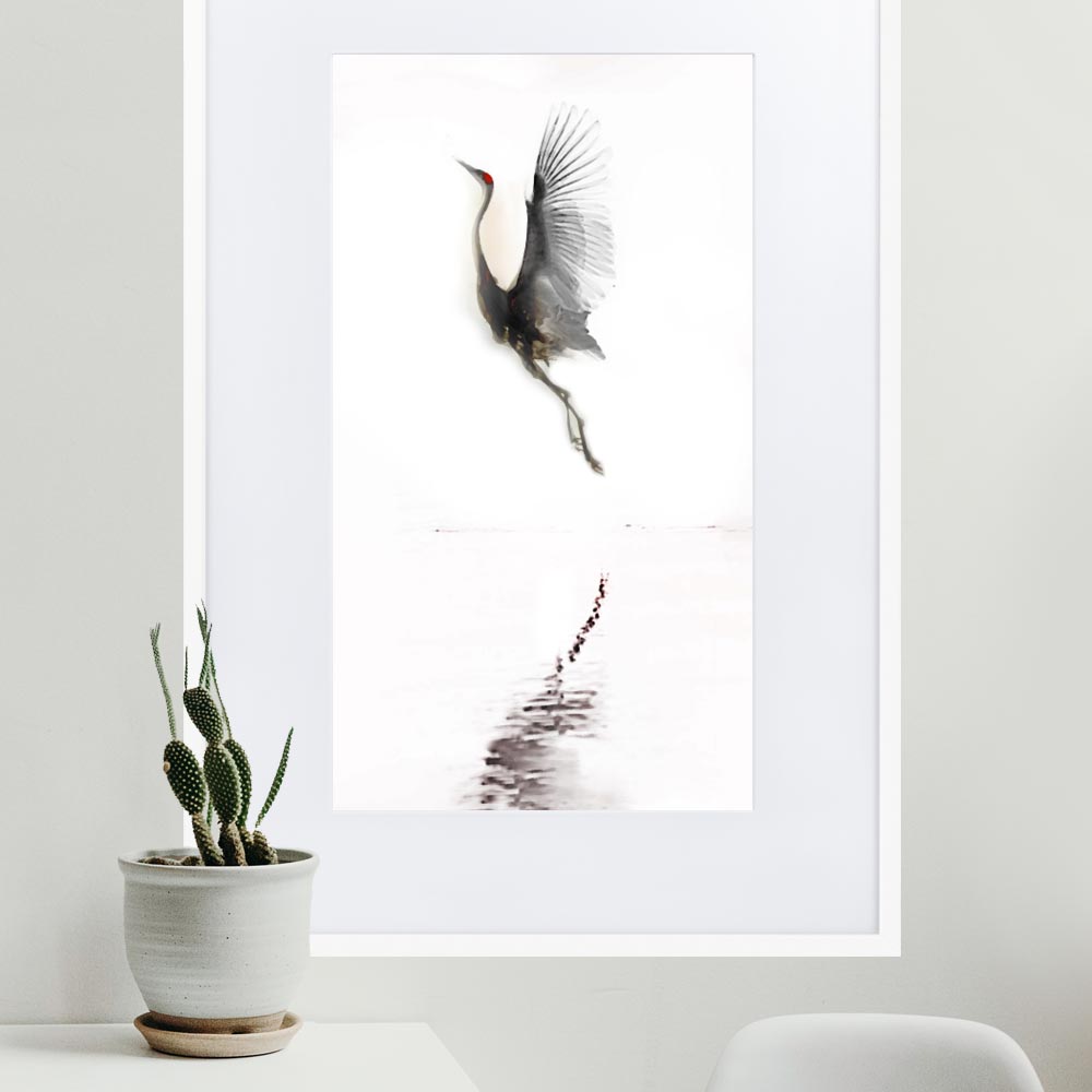 fliegender Kranich - Poster im Rahmen mit Passepartout artlia
