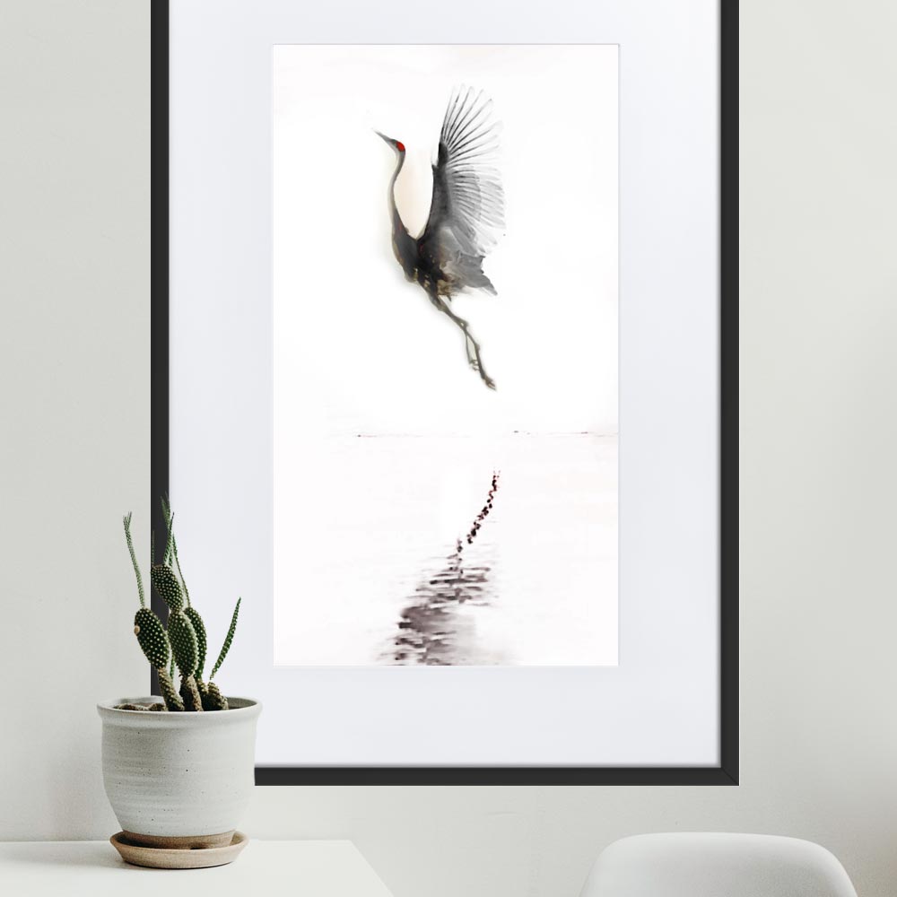fliegender Kranich - Poster im Rahmen mit Passepartout artlia