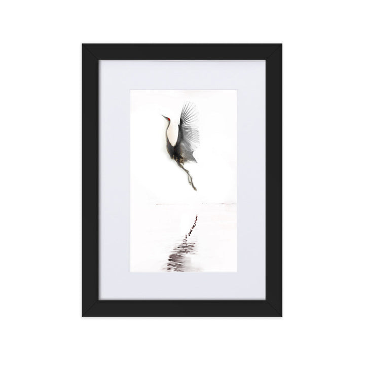 fliegender Kranich - Poster im Rahmen mit Passepartout Schwarz / 21×30 cm artlia