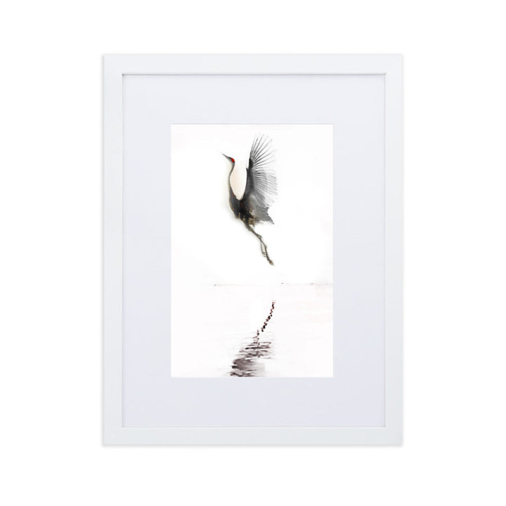 fliegender Kranich - Poster im Rahmen mit Passepartout Weiß / 30×40 cm artlia