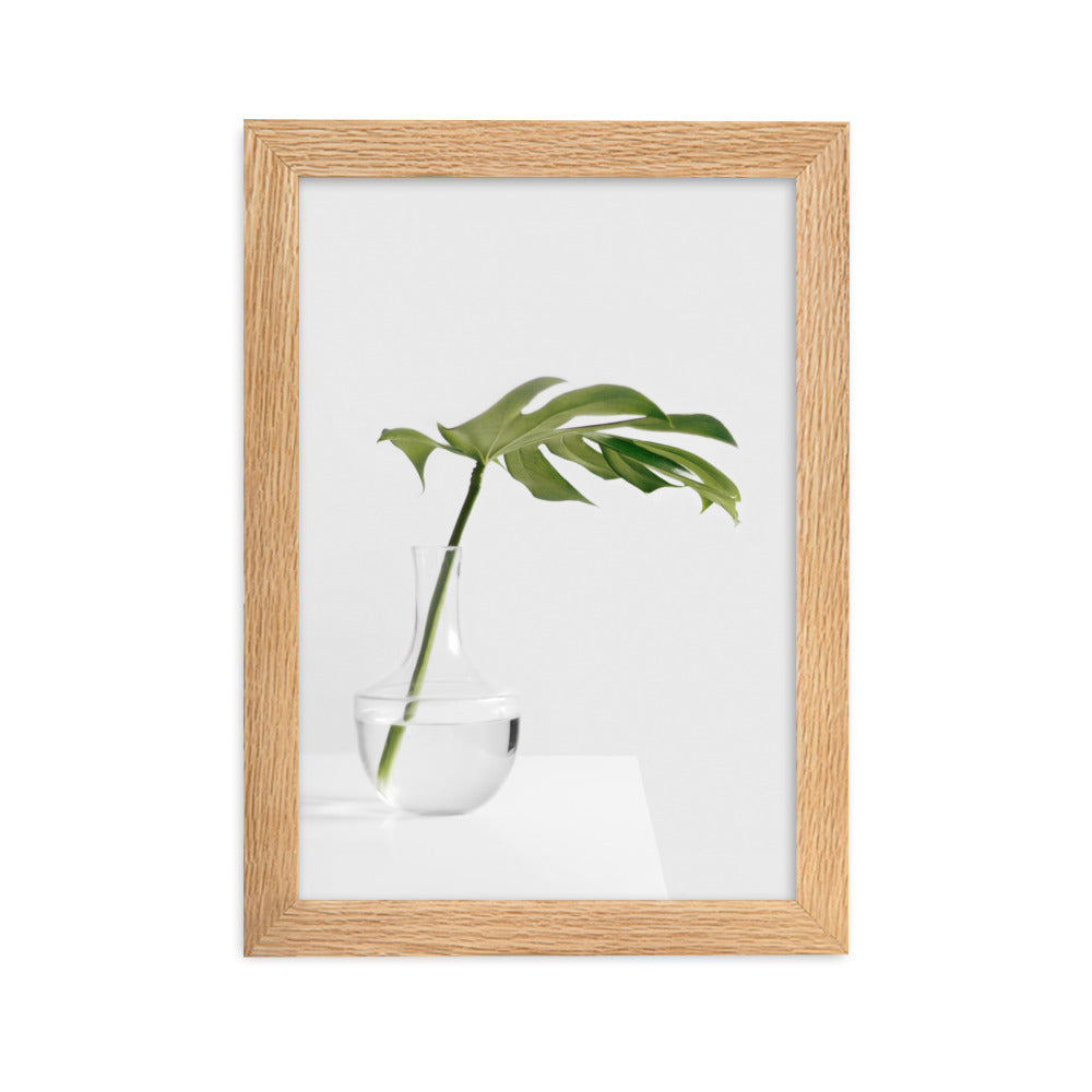 Palm in Vase - Poster im Rahmen Oak / 21×30 cm artlia