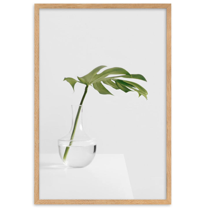 Palm in Vase - Poster im Rahmen Oak / 61×91 cm artlia