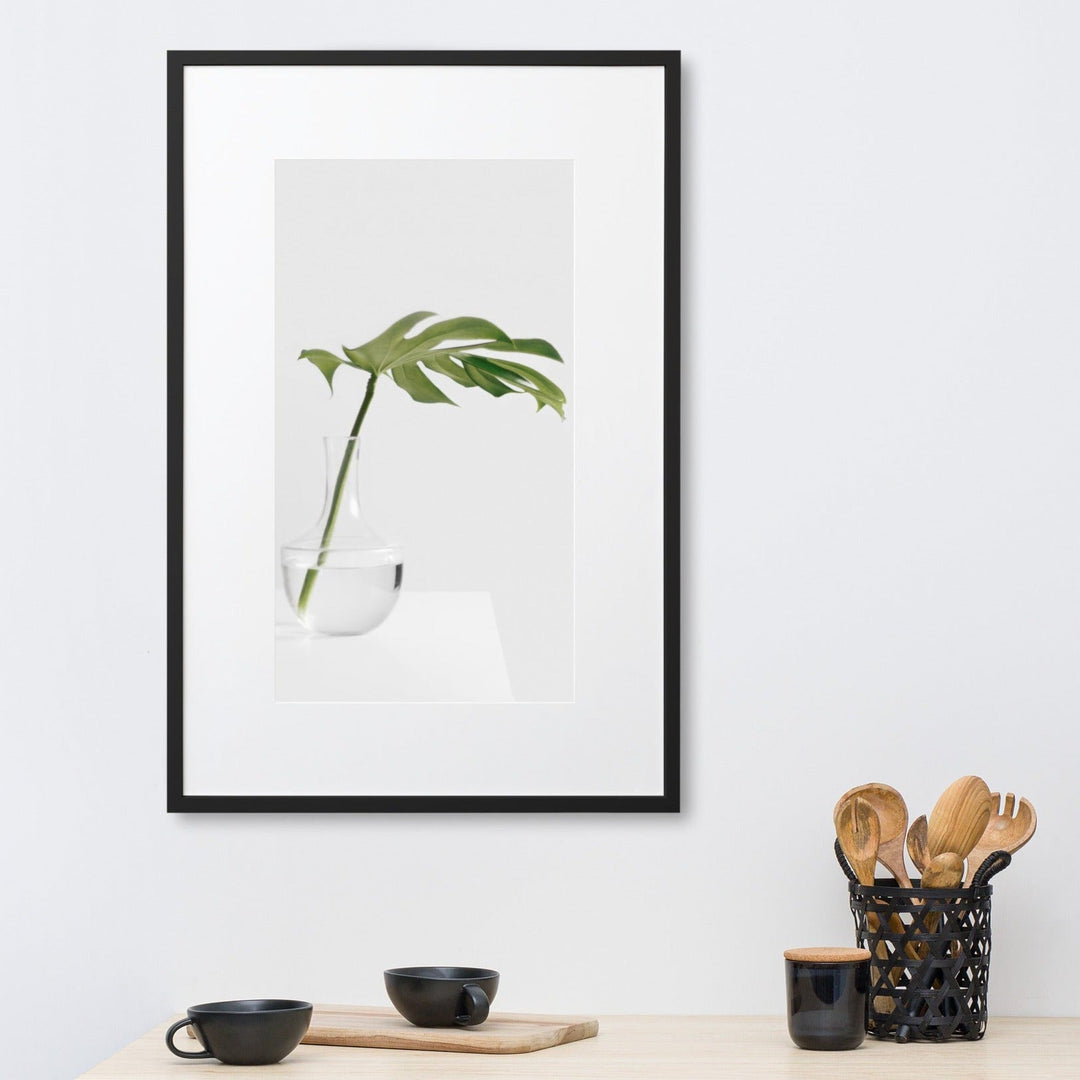Palm in Vase - Poster im Rahmen mit Passepartout artlia