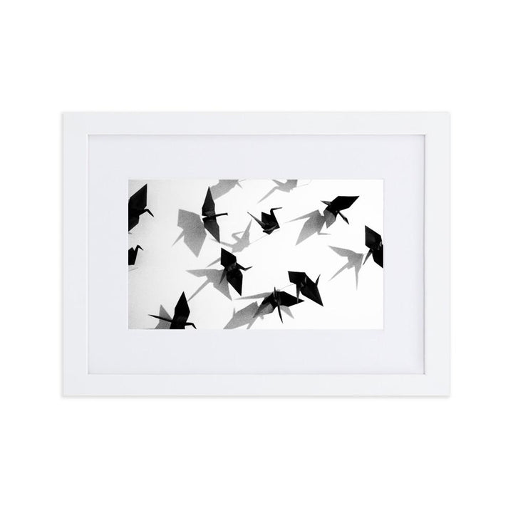 Papierkranich - Poster im Rahmen mit Passepartout weiß / 21×30 cm artlia