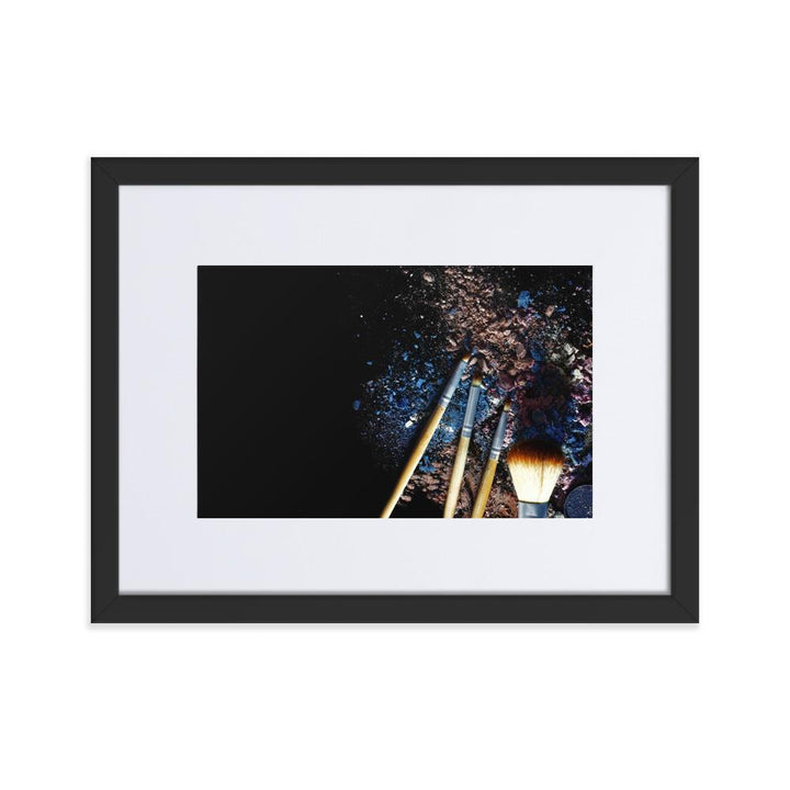 Pinsel auf schwarzem Hintergrund - Poster im Rahmen mit Passepartout schwarz / 30×40 cm artlia
