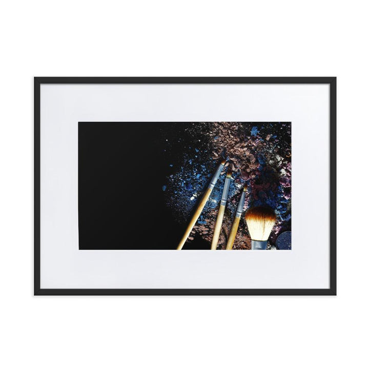 Pinsel auf schwarzem Hintergrund - Poster im Rahmen mit Passepartout schwarz / 50×70 cm artlia