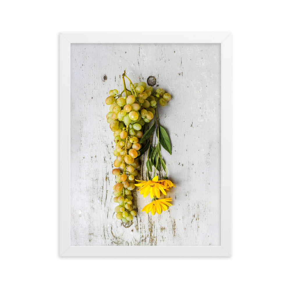 Poster mit Rahmen - Weintrauben und Blumen Weiß / 30×40 cm artlia