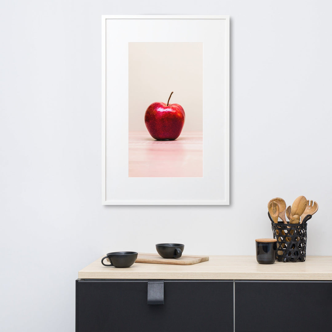 Red Apple - Poster im Rahmen mit Passepartout artlia