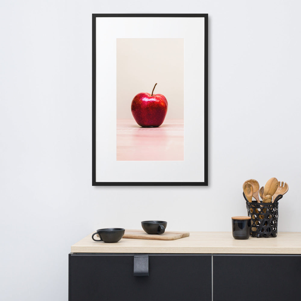 Red Apple - Poster im Rahmen mit Passepartout artlia