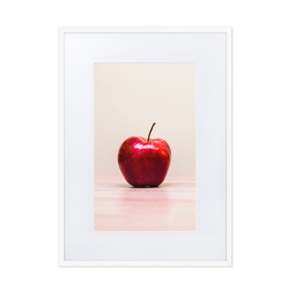 Red Apple - Poster im Rahmen mit Passepartout Weiß / 50×70 cm artlia