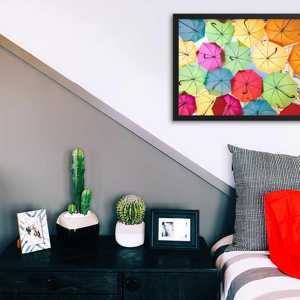 Regenbogenschirm - Poster im Rahmen schwarz / 46x61 cm artlia