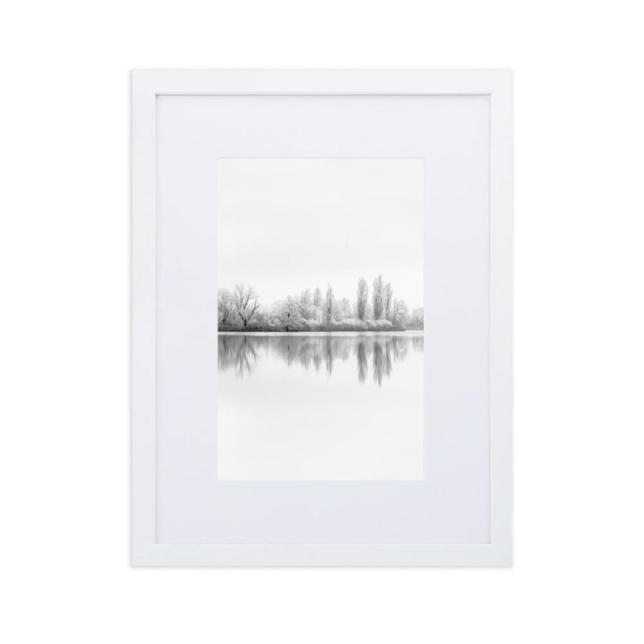Winterlicher See - Poster im Rahmen mit Passepartout Weiß / 30×40 cm artlia