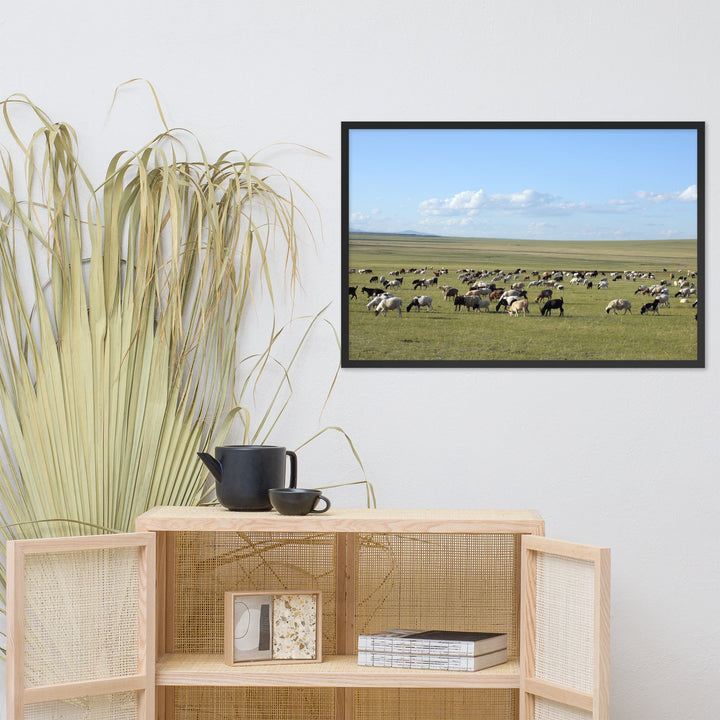 Poster mit Rahmen - Herd of sheep graze in Mongolian steppe Young Han Song artlia